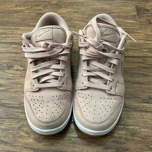 Nike womens dunk low